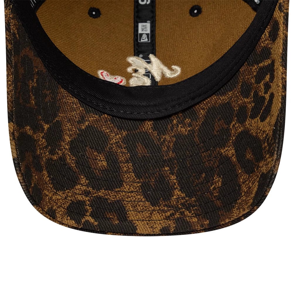 Pictured is this New Era Leopard Heart 9TWENTY cap in light beige. 7
