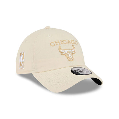 Pictured is this NBA Team Logo Chicago Bulls Casual Classic cap in beige. 1