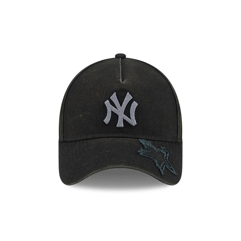 Pictured is this MLB Star Visor New York Yankees 9FORTY A-Frame cap in black. 2