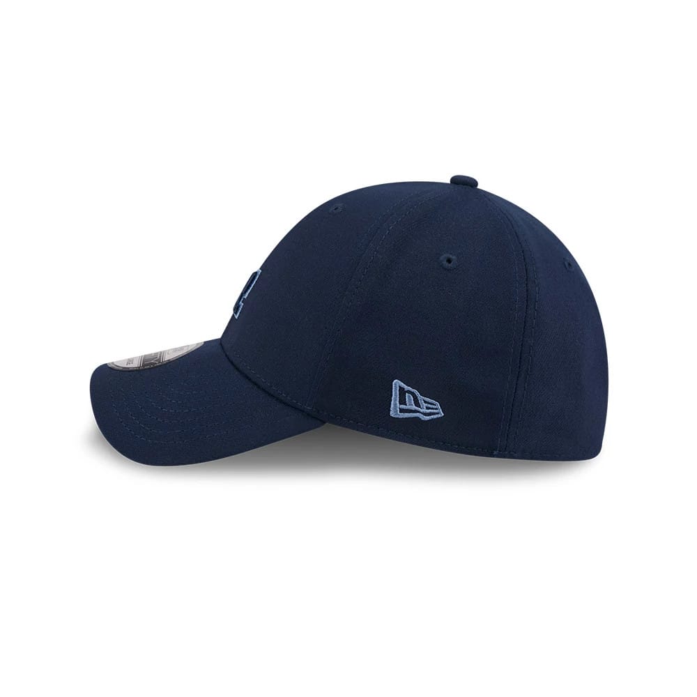 Pictured is this MLB Faded Oceanside LA Dodgers 39THIRTY Stretch Fit cap in dark blue. 5