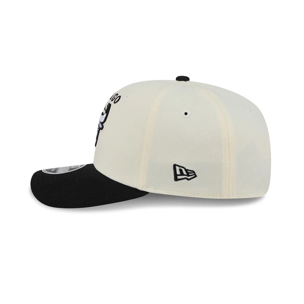 Pictured is this NBA 2 Tone Chicago Bulls 9SEVENTY Stretch Snap cap in cream & black. 5