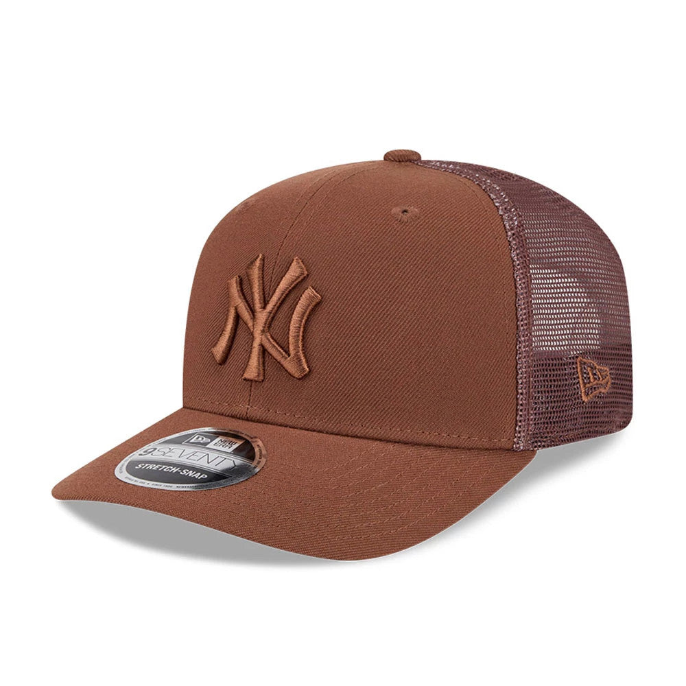 Pictured is this MLB Tiramisu New York Yankees 9SEVENTY Stretch Snap cap in dark brown. 1