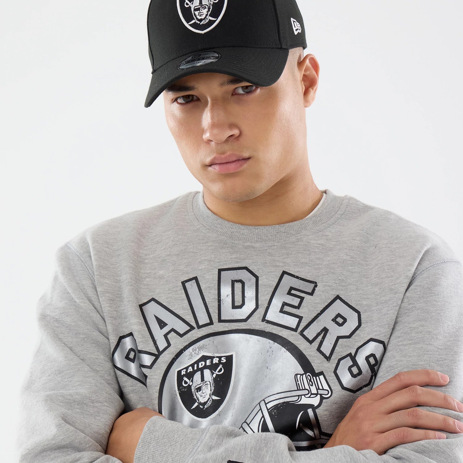 The model is wearing this NFL Training 2026 Las Vegas Raiders Crew Neck Sweater in grey. 4
