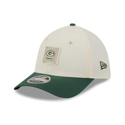 Pictured is this NFL Training 2026 Green Bay Packers 39THIRTY M-Crown Stretch Fit cap in white. 3