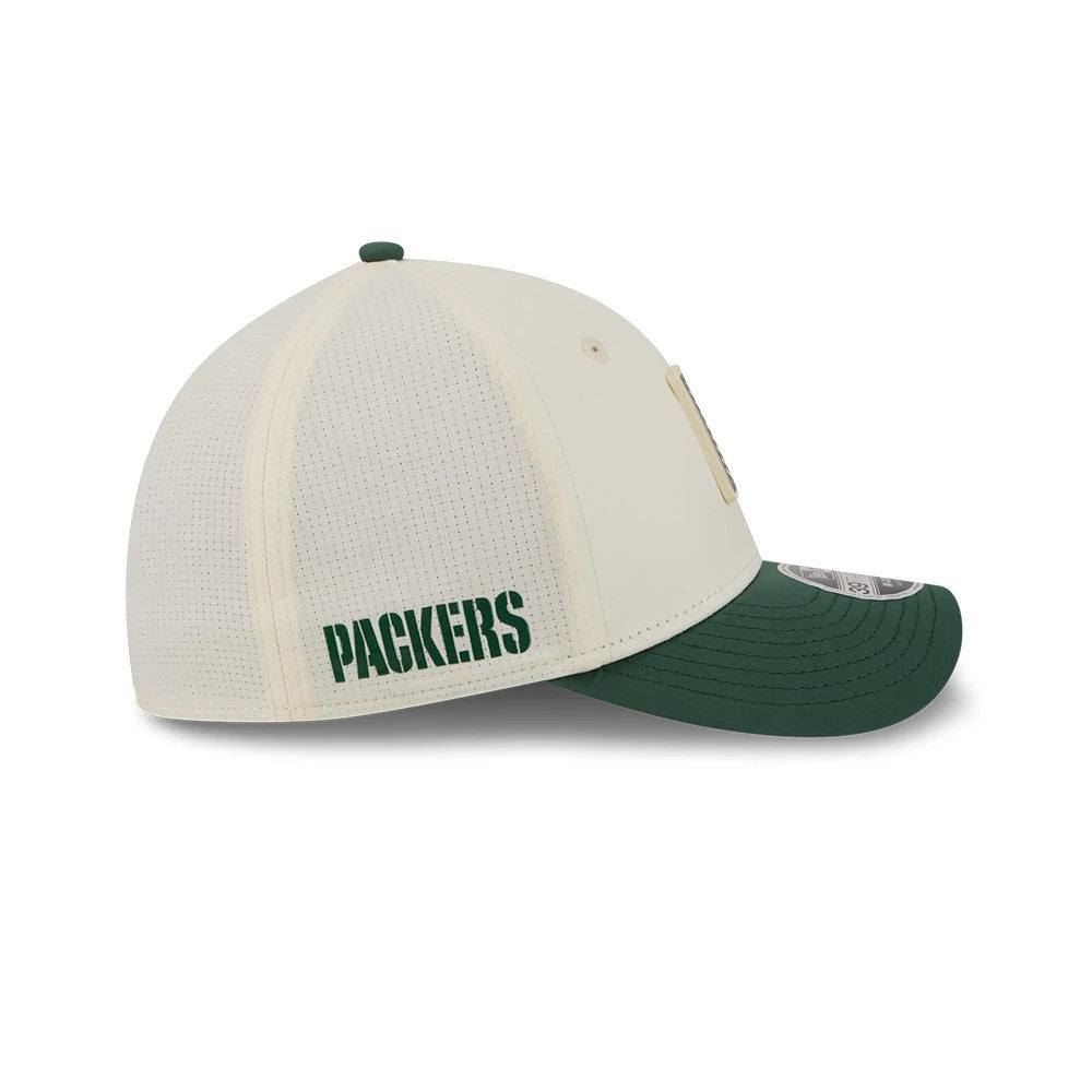 Pictured is this NFL Training 2026 Green Bay Packers 39THIRTY M-Crown Stretch Fit cap in white. 5