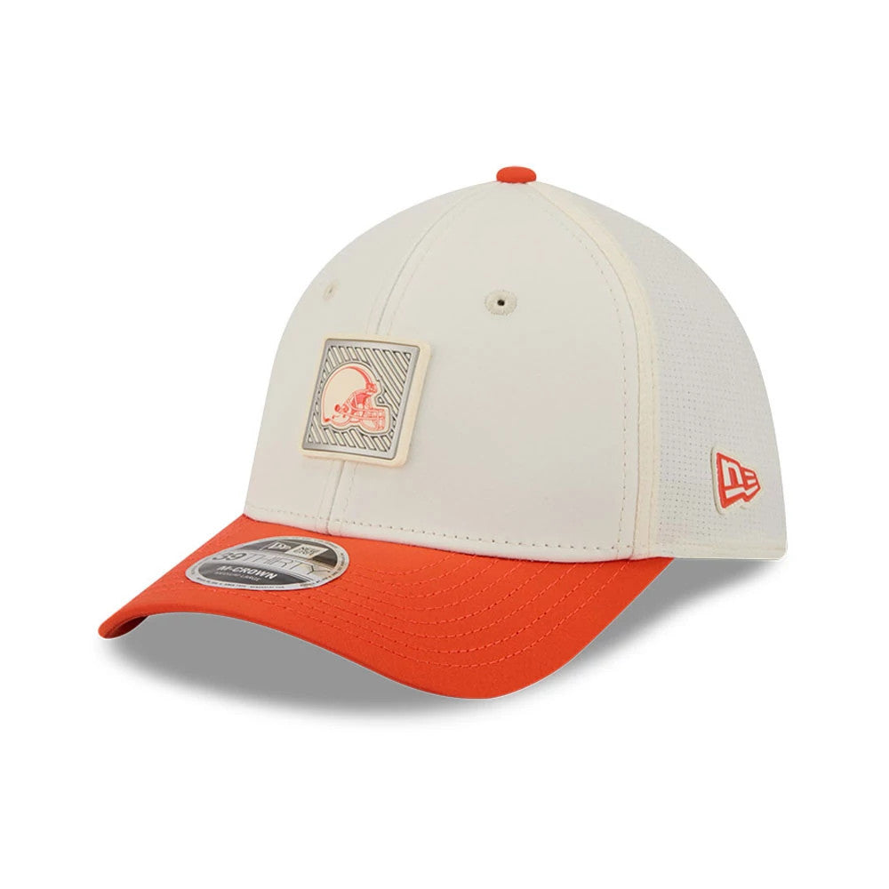 Pictured is this NFL Training 2026 Cleveland Browns 39THIRTY M-Crown Stretch Fit cap in white. 3