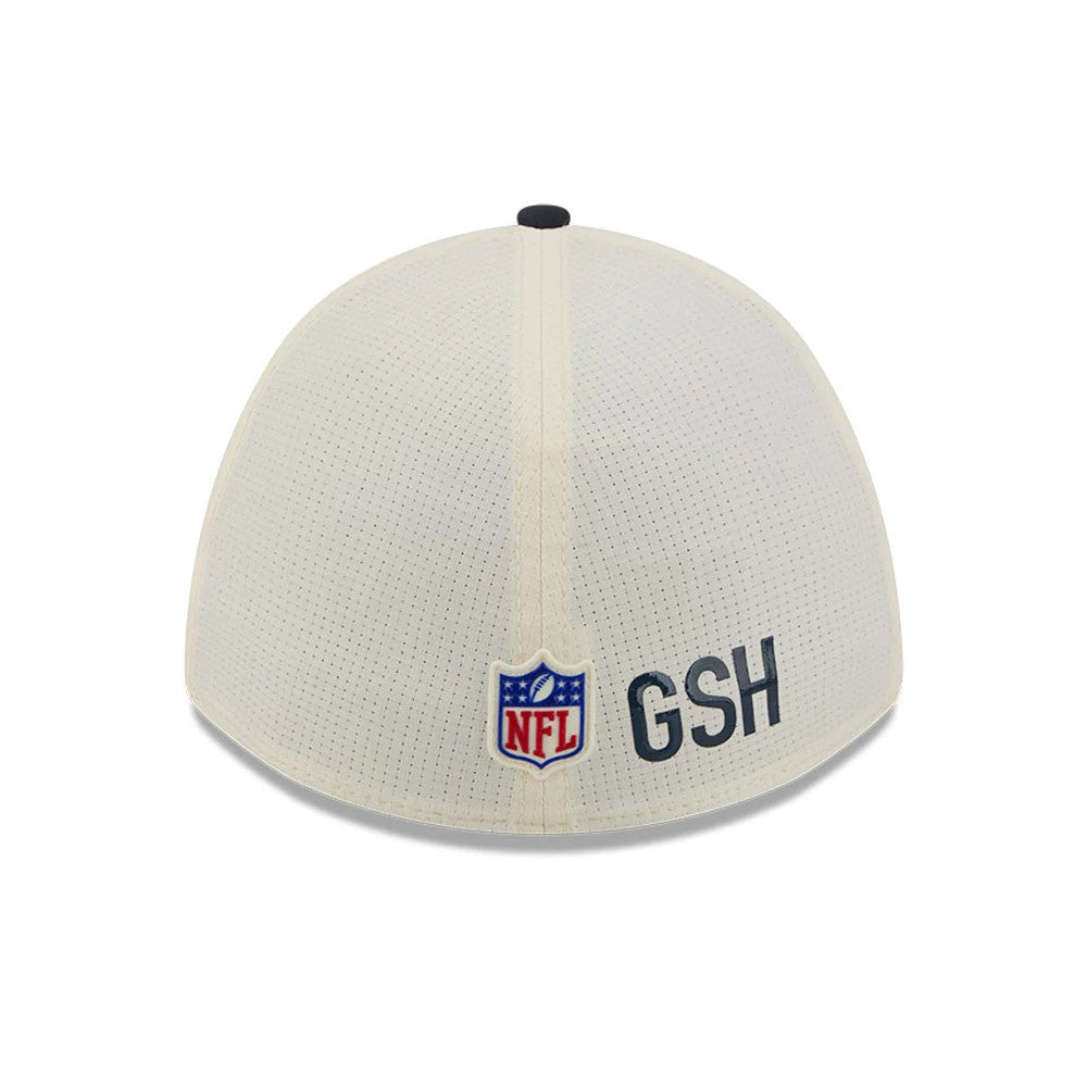 Pictured is this NFL Training 2026 Chicago Bears 39THIRTY M-Crown Stretch Fit cap in white. 6