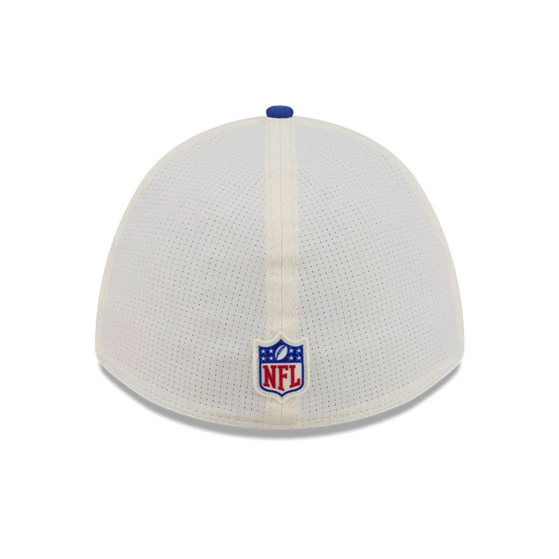 Pictured is this NFL Training 2026 New York Giants 39THIRTY M-Crown Stretch Fit cap in white. 6