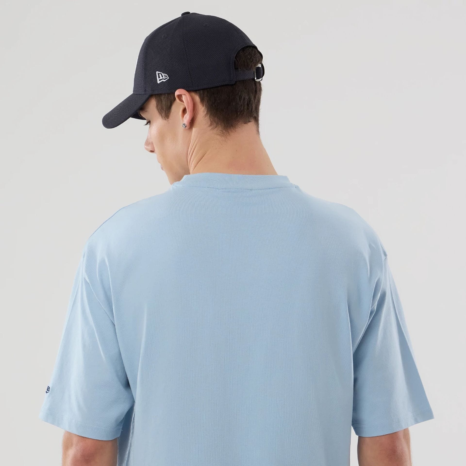 The model is wearing this MLB Food Graphic New York Yankees Oversized T-Shirt in pastel blue. 7