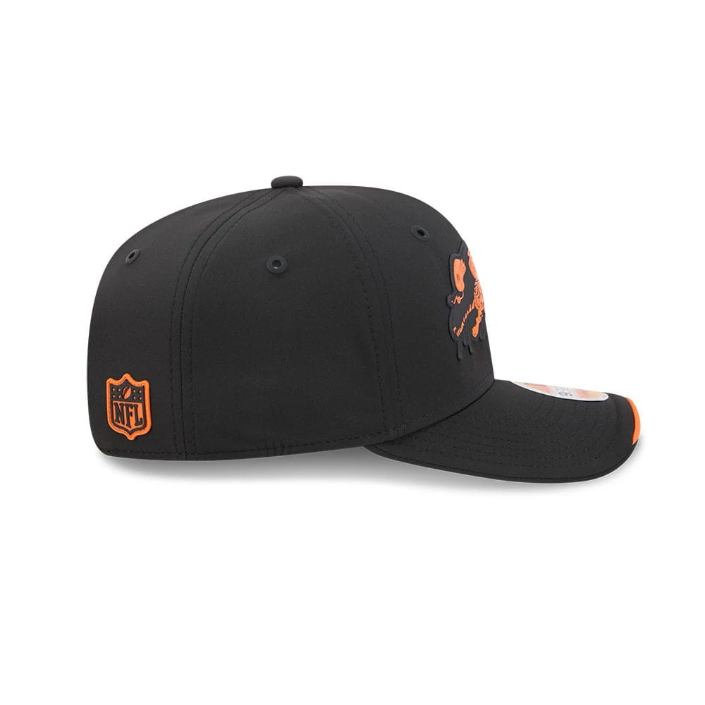 Pictured is this NFL Sideline 2026 Cincinnati Bengals 9SEVENTY Stretch Snap cap in black. 6