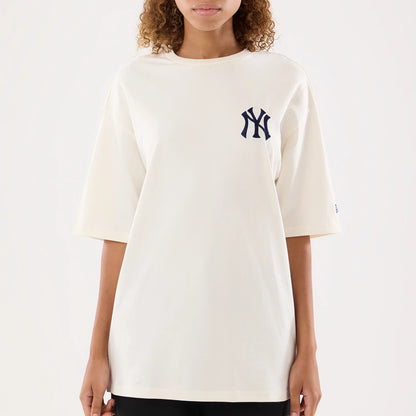 The model is wearing this Womens MLB Graphic New York Yankees T-Shirt in open cream. 7