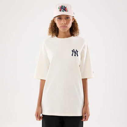 The model is wearing this Womens MLB Graphic New York Yankees T-Shirt in open cream. 1