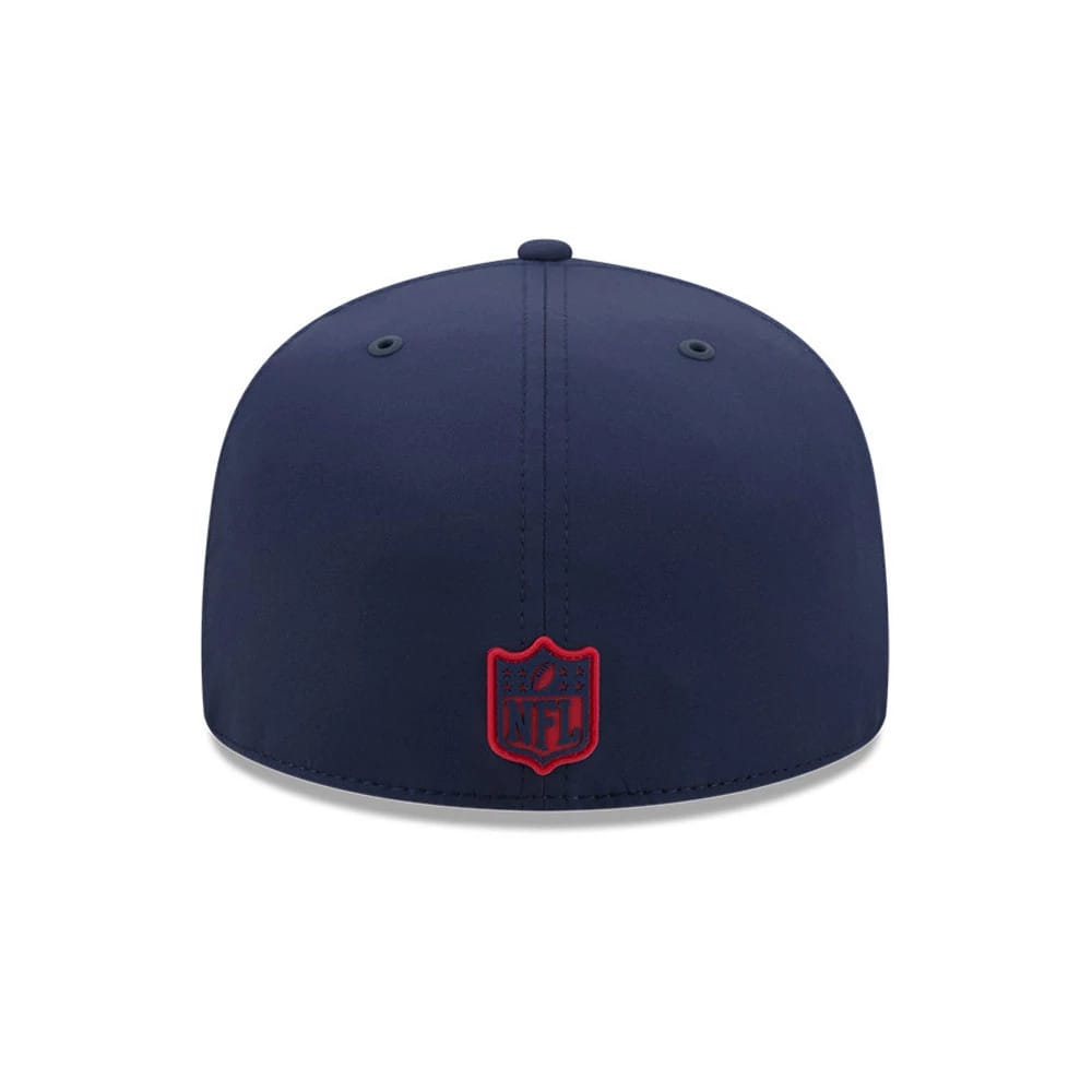 Pictured is this NFL Sideline 2026 New York Giants 59FIFTY Fitted cap in dark blue. 4