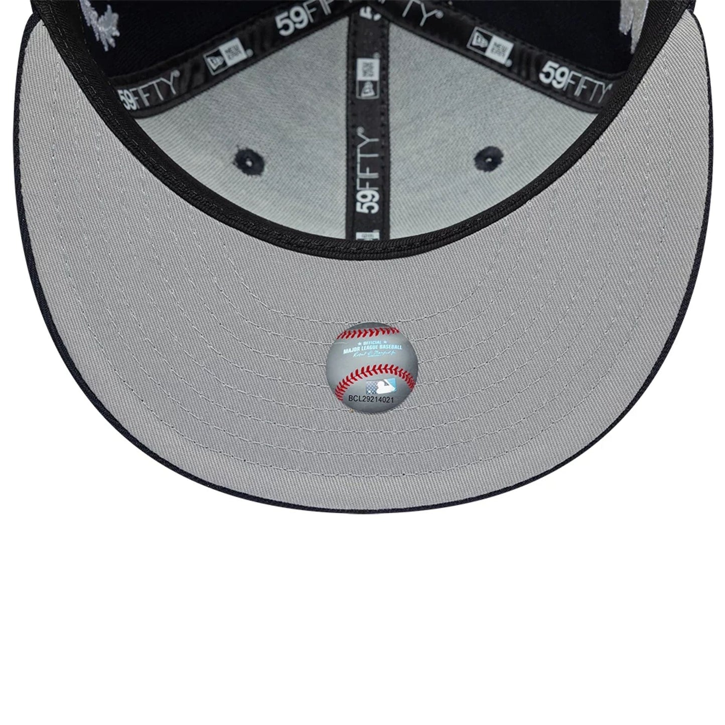 Pictured is this MLB Mythical New York Yankees 59FIFTY Fitted cap in navy. 2