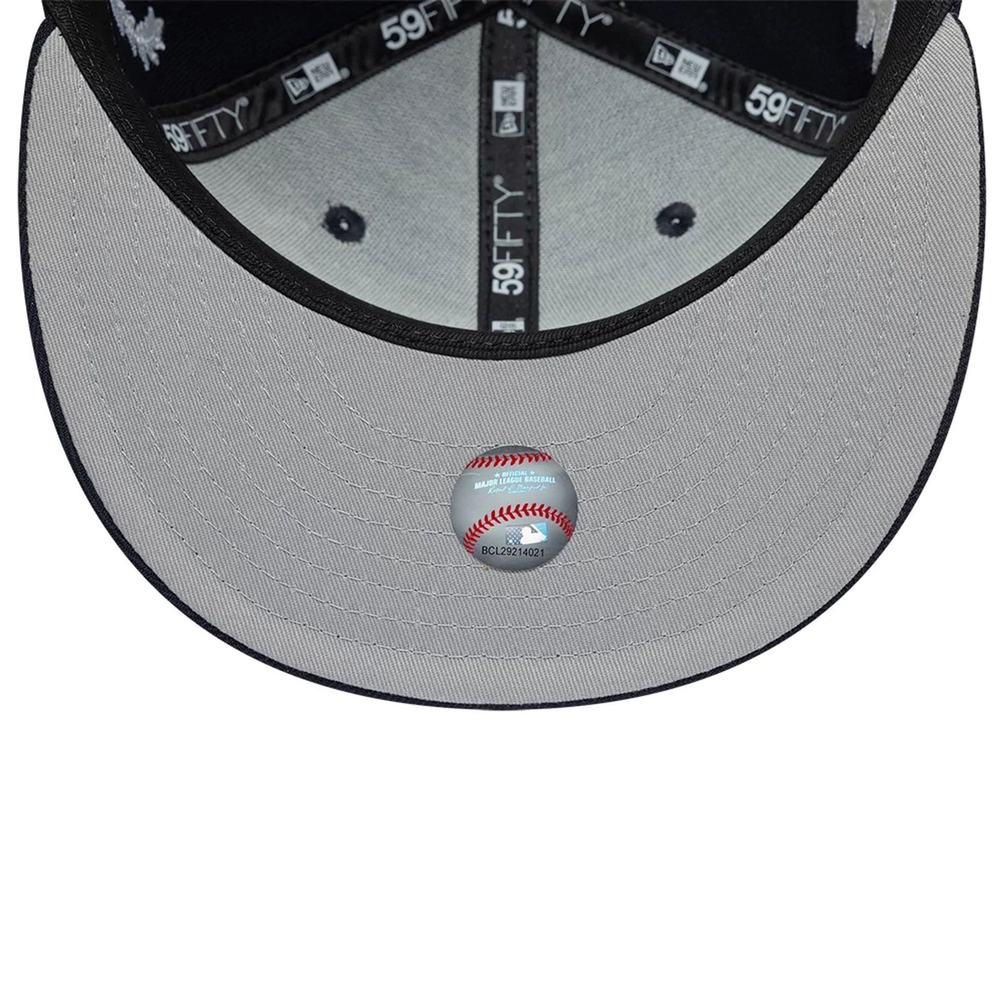 Pictured is this MLB Mythical New York Yankees 59FIFTY Fitted cap in navy. 2