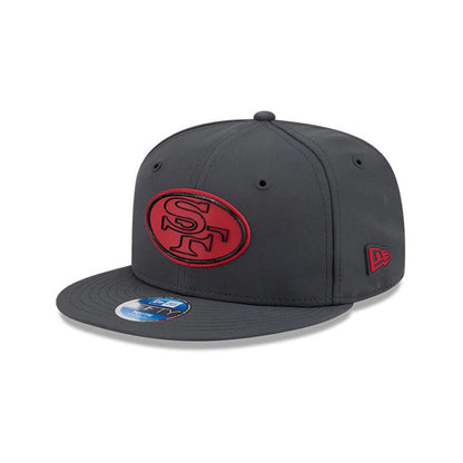 Pictured is this Youth NFL Sideline 2026 San Francisco 49ers 9FIFTY Snapback cap in charcoal. 1