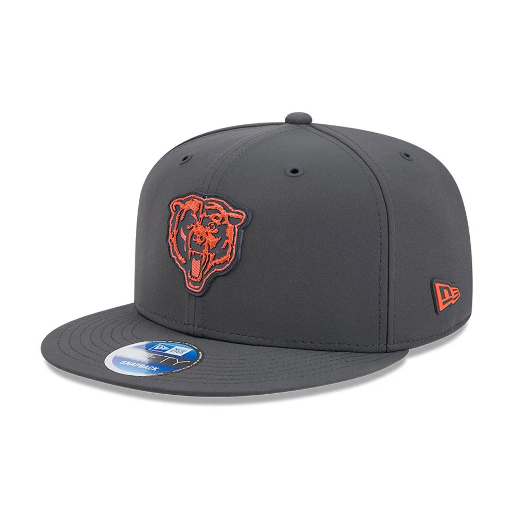 Pictured is this NFL Sideline 2026 Chicago Bears 9FIFTY Snapback cap in charcoal. 1