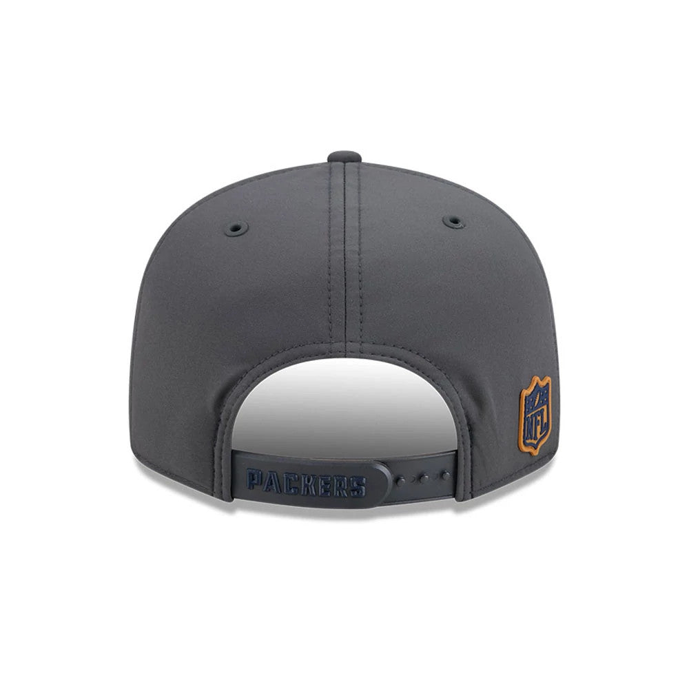 Pictured is this NFL Sideline 2026 Green Bay Packers 9FIFTY Snapback cap in charcoal. 5