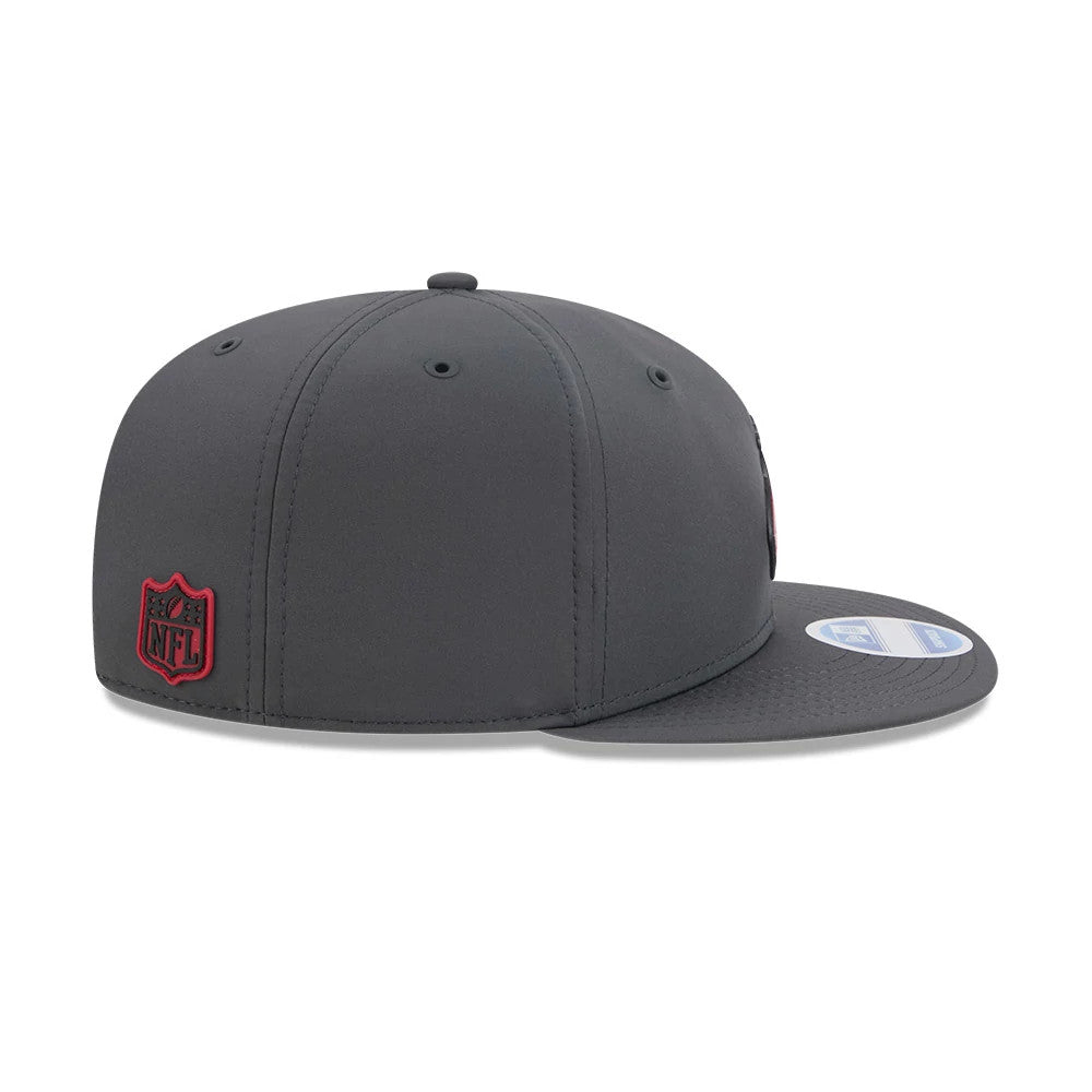 Pictured is this NFL Sideline 2026 Arizona Cardinals 9FIFTY Snapback cap in charcoal. 7