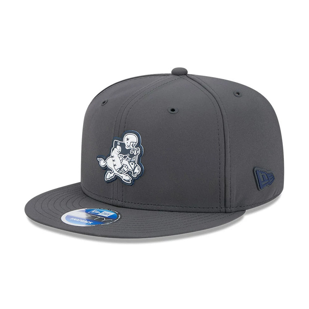 Pictured is this NFL Sideline 2026 Dallas Cowboys 9FIFTY Snapback cap in charcoal. 1