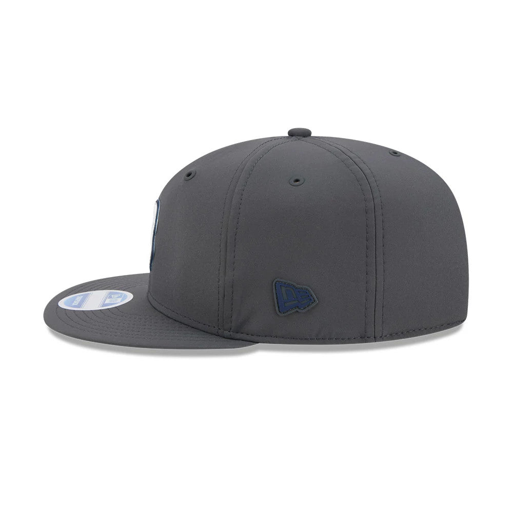 Pictured is this NFL Sideline 2026 Dallas Cowboys 9FIFTY Snapback cap in charcoal. 5