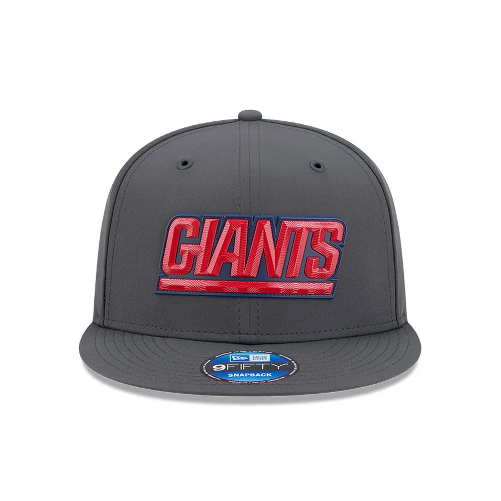 Pictured is this NFL Sideline 2026 New York Giants 9FIFTY Snapback cap in charcoal. 3