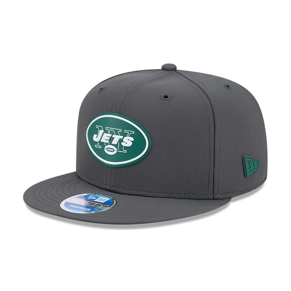 Pictured is this NFL Sideline 2026 New York Jets 9FIFTY Snapback cap in charcoal. 1