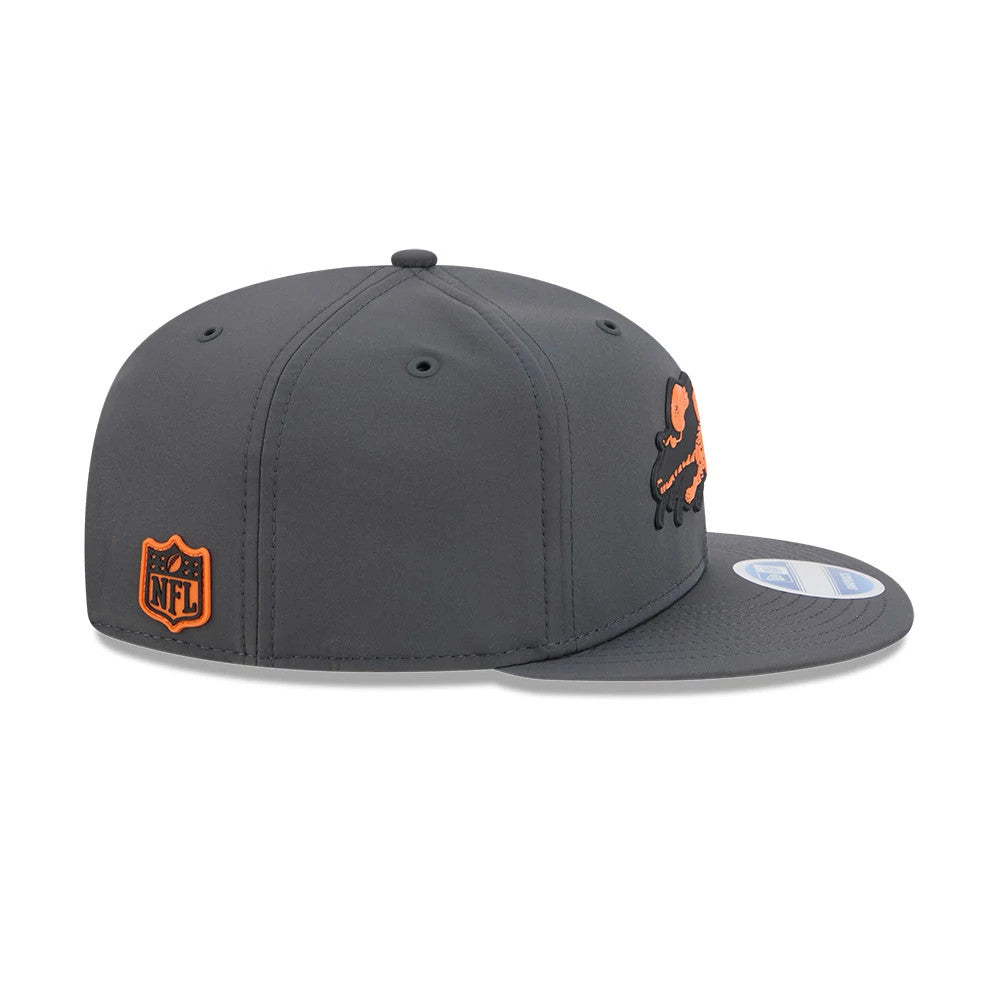 Pictured is this NFL Sideline 2026 Cincinnati Bengals 9FIFTY Snapback cap in charcoal. 7