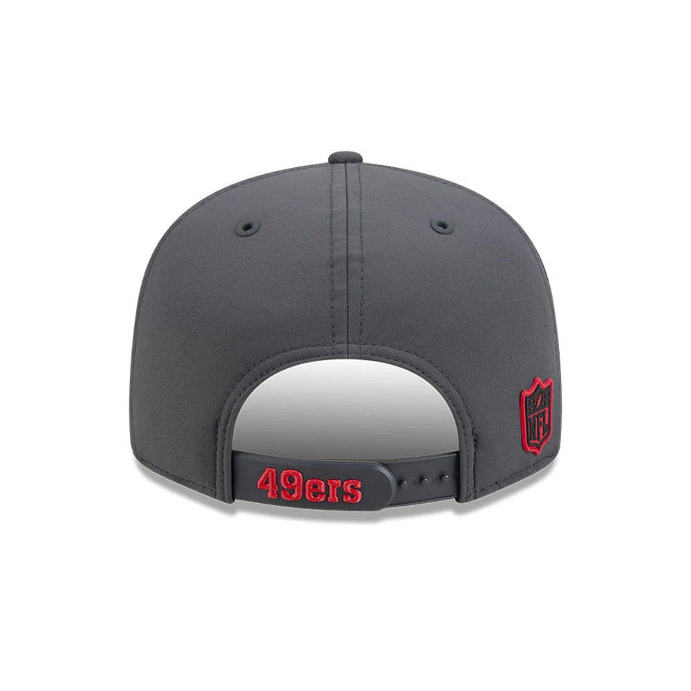 Pictured is this NFL Sideline 2026 San Francisco 49ers 9FIFTY Snapback cap in charcoal. 5
