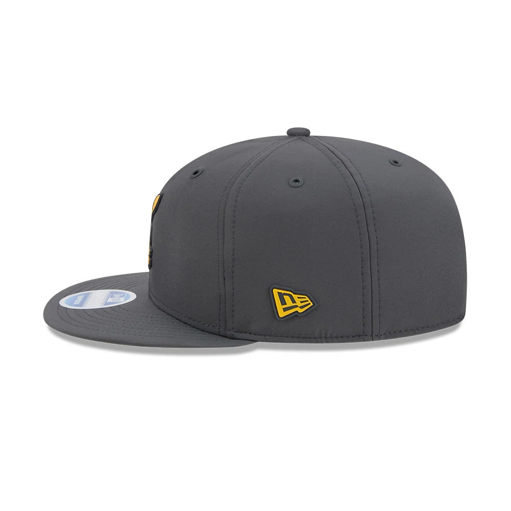 Steelers NFL Sideline 2026 Charcoal New Era 9FIFTY Snapback Adjustable Cap, side view showing the embroidered yellow New Era flag logo on the left side, a charcoal flat visor with a 9FIFTY size sticker, and a structured crown.