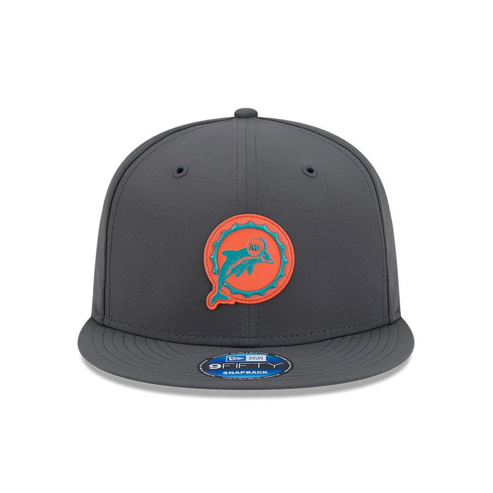 Miami Dolphins NFL Sideline 2026 Charcoal New Era 9FIFTY Snapback Adjustable Cap, front view showing the raised embroidered team logo in turquoise and orange on the front panel, with a structured charcoal grey crown.