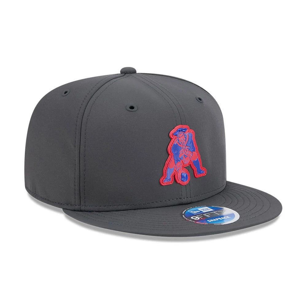 Pictured is this NFL Sideline 2026 New England Patriots 9FIFTY Snapback cap in charcoal. 4