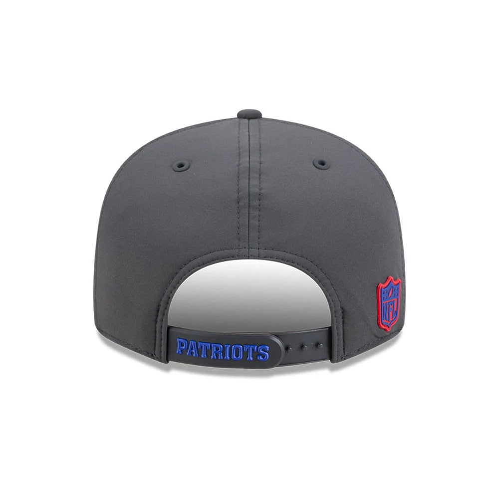 Pictured is this NFL Sideline 2026 New England Patriots 9FIFTY Snapback cap in charcoal. 5