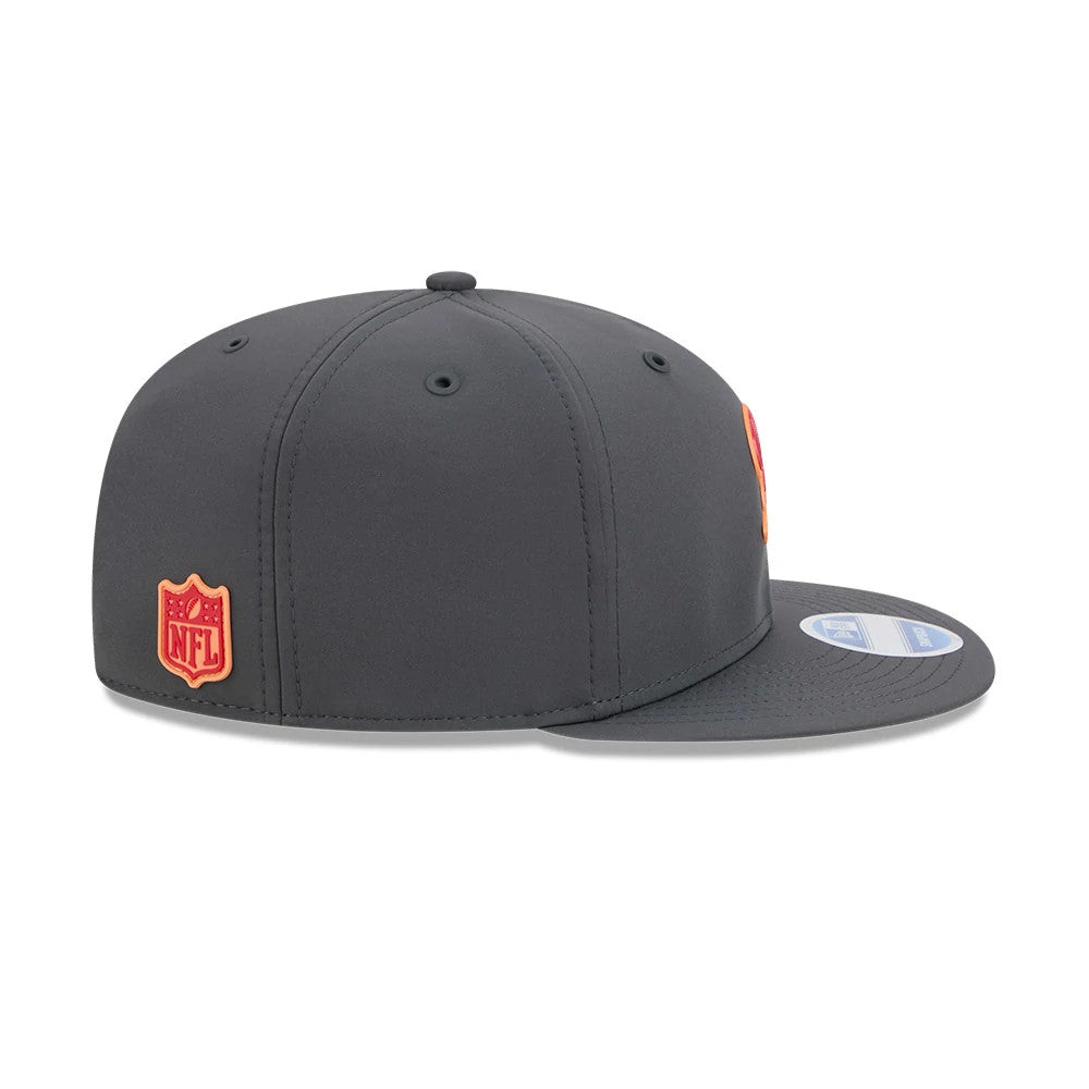 Pictured is this NFL Sideline 2026 Tampa Bay Buccaneers 9FIFTY Snapback cap in charcoal. 7