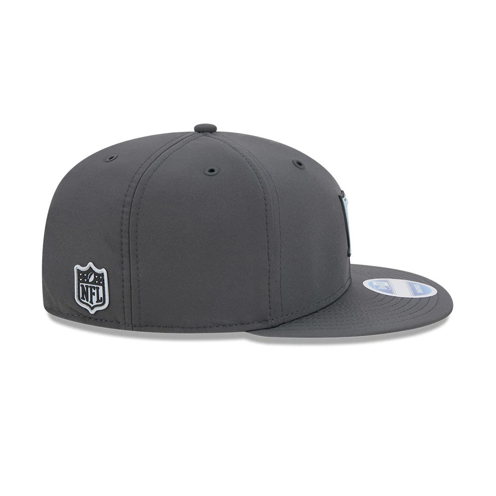 Pictured is this NFL Sideline 2026 Las Vegas Raiders 9FIFTY Snapback cap in charcoal. 6