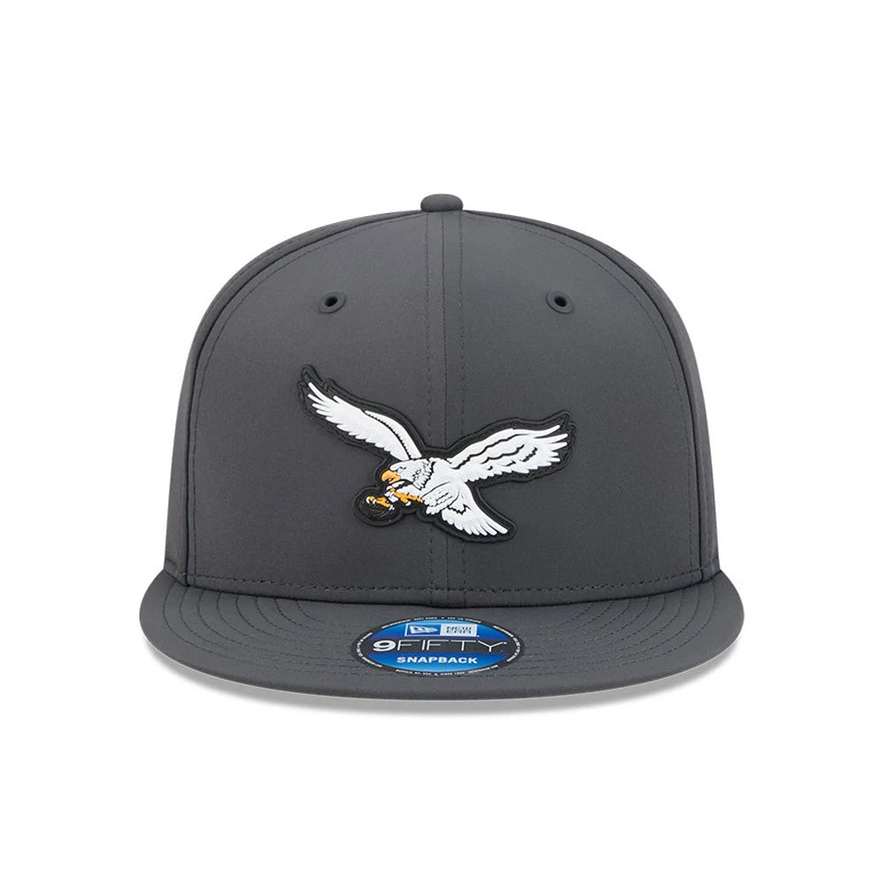 Eagles NFL Sideline 2026 Charcoal New Era 9FIFTY Snapback Adjustable Cap, front view showing the raised embroidered eagle logo on the charcoal front panel, complemented by the matching charcoal visor and prominent 9FIFTY size sticker on the visor.