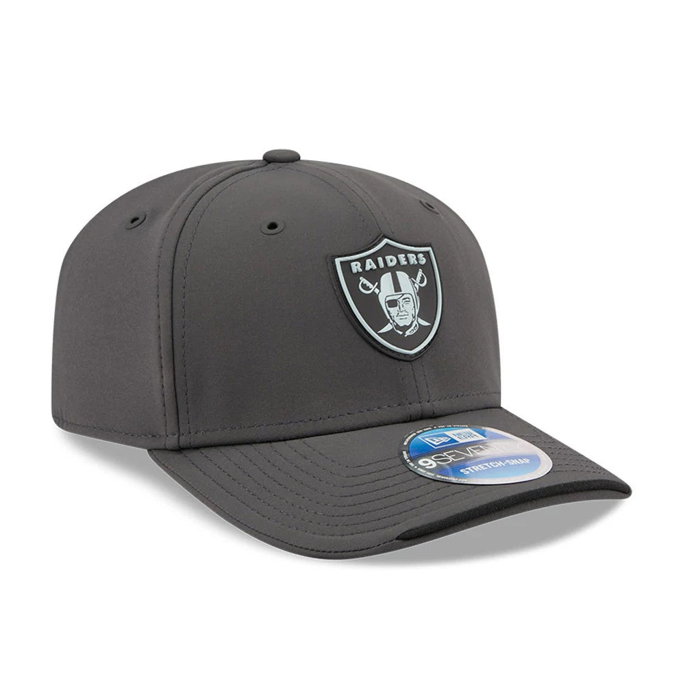 Pictured is this NFL Sideline 2026 Las Vegas Raiders 9SEVENTY Stretch Snap cap in charcoal. 3