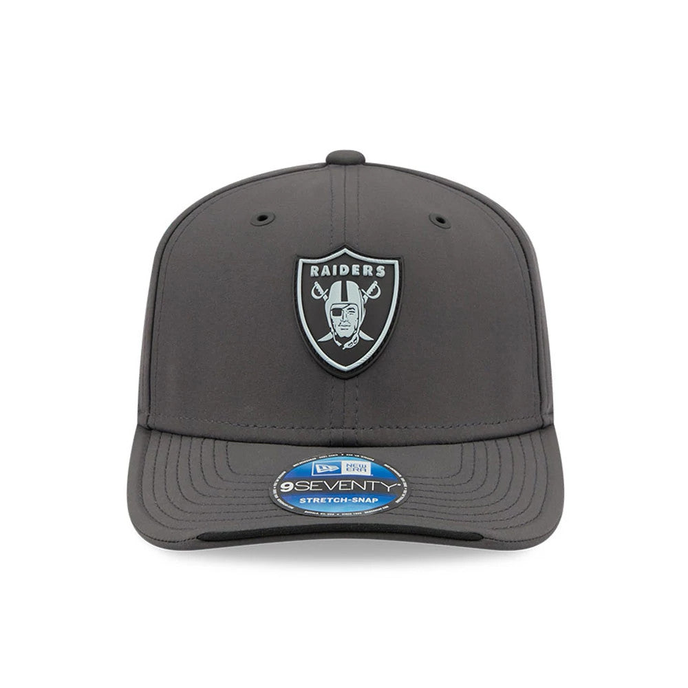 Pictured is this NFL Sideline 2026 Las Vegas Raiders 9SEVENTY Stretch Snap cap in charcoal. 2