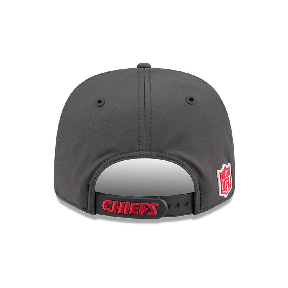 Pictured is this NFL Sideline 2026 Kansas City Chiefs 9SEVENTY Stretch Snap cap in charcoal. 4