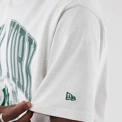 The model is wearing this MLB Arch Graphic New York Yankees Oversized T-Shirt in pastel grey. 7
