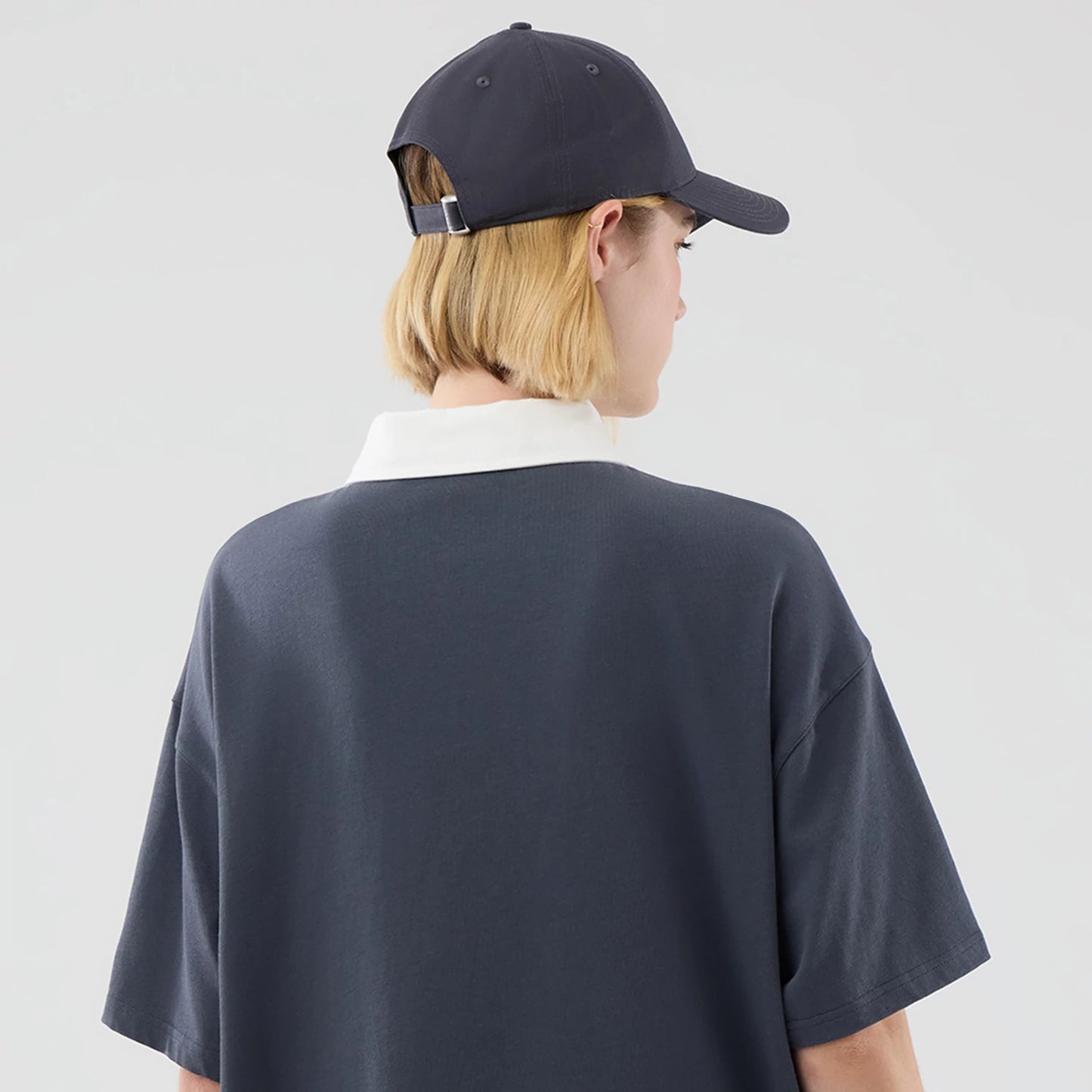 The model is wearing this MLB LA Dodgers Polo T-Shirt in grey. 8