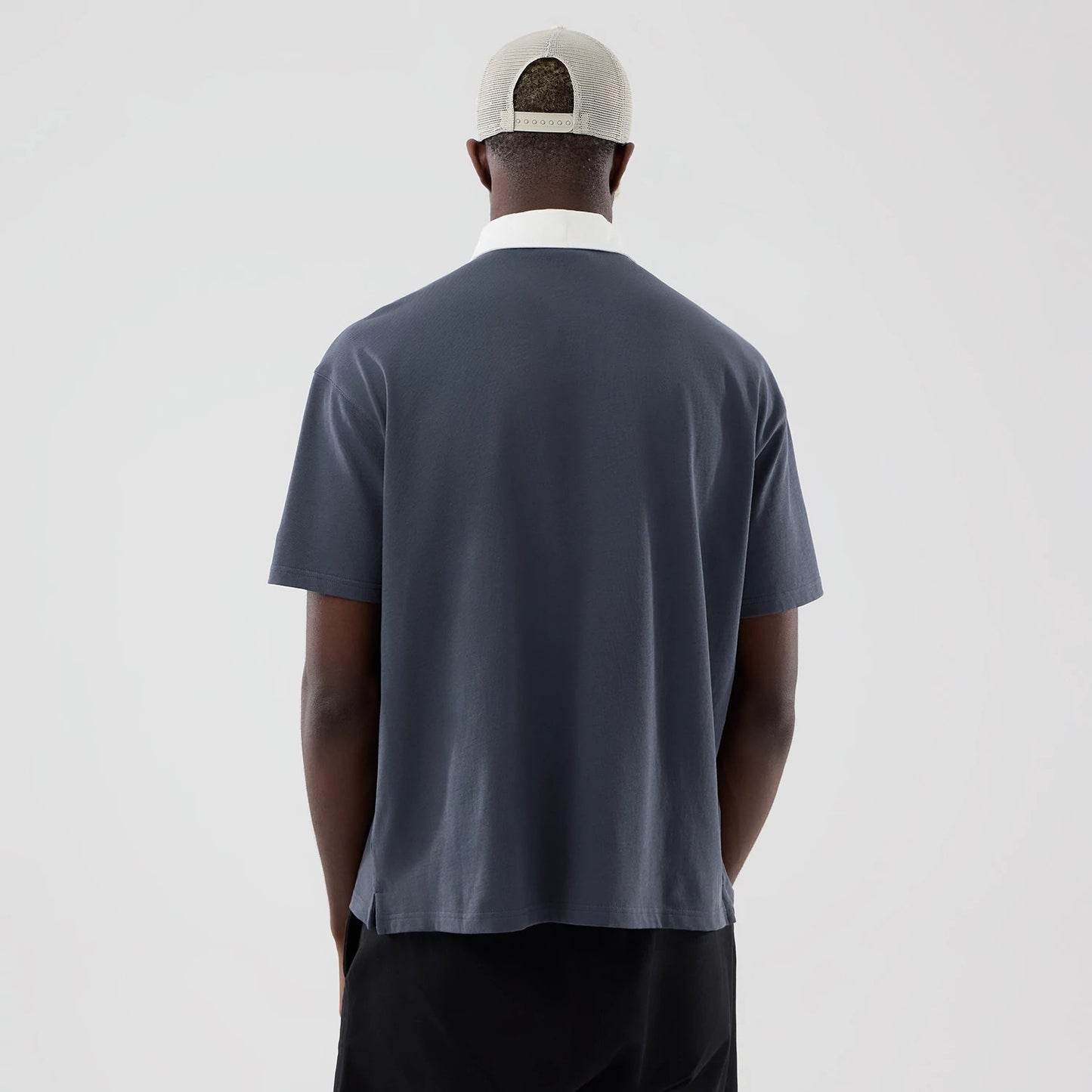 The model is wearing this MLB LA Dodgers Polo T-Shirt in grey. 2