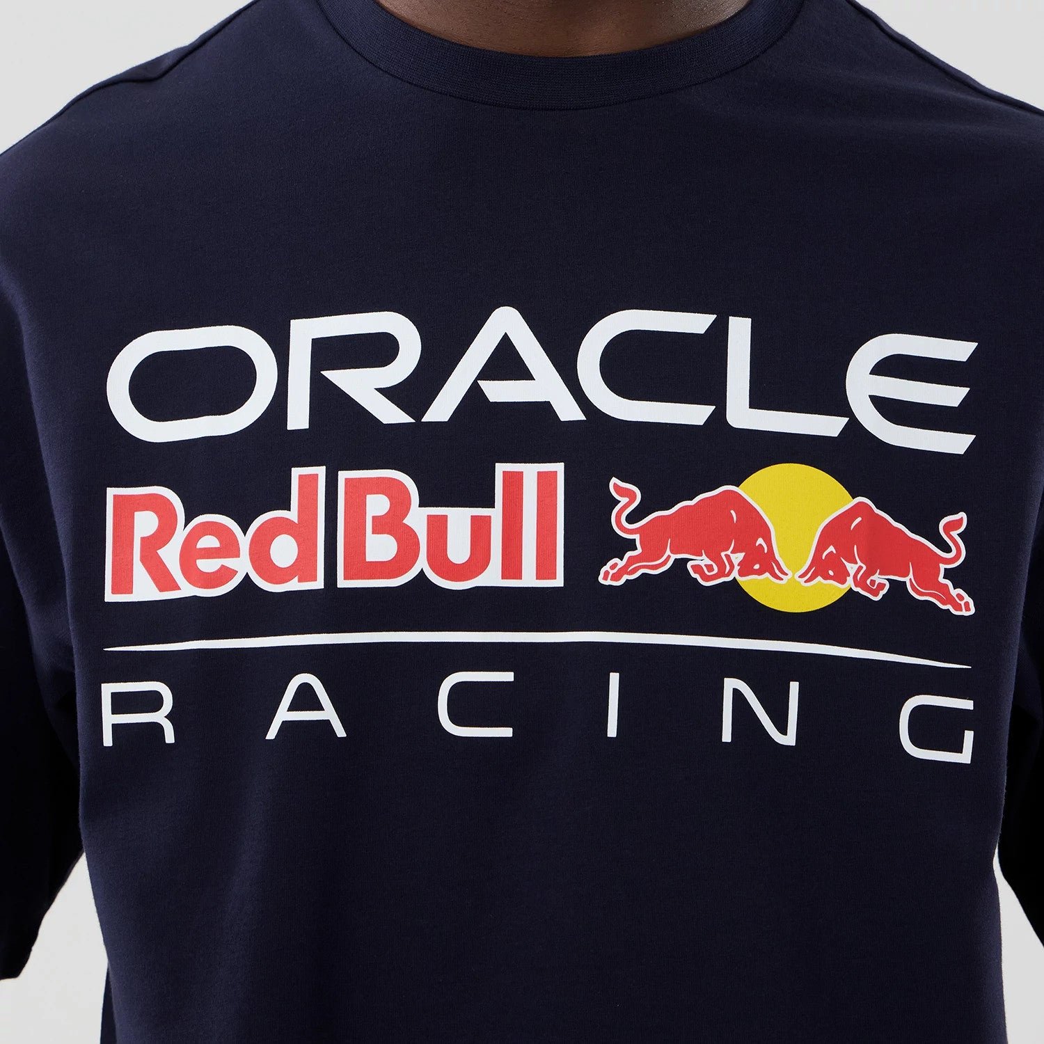 The model is wearing this Red Bull Racing Graphic Oversized T-Shirt in dark blue. 4
