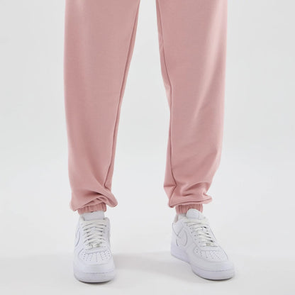 The model is wearing these MLB Midi League Essential LA Dodgers Joggers in pastel pink. 6