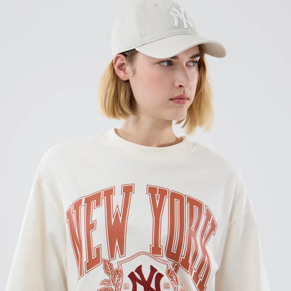New Era New York Yankees MLB Arch Graphic Open White Oversized T-Shirt, front view showing a large red NEW YORK arch graphic across the chest, an emblem with NY below and paired with a light cap with white embroidered logo on a model.