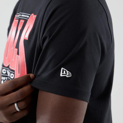 The model is wearing this NBA Arch Graphic Chicago Bulls T-Shirt in black. 5