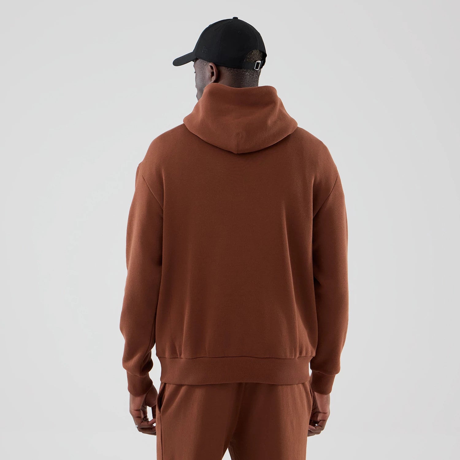 The model is wearing this NBA Core Plus Chicago Bulls Pullover Hoodie in brown. 2