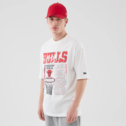The model is wearing this NBA Script Graphic Chicago Bulls Oversized T-Shirt in white. 3