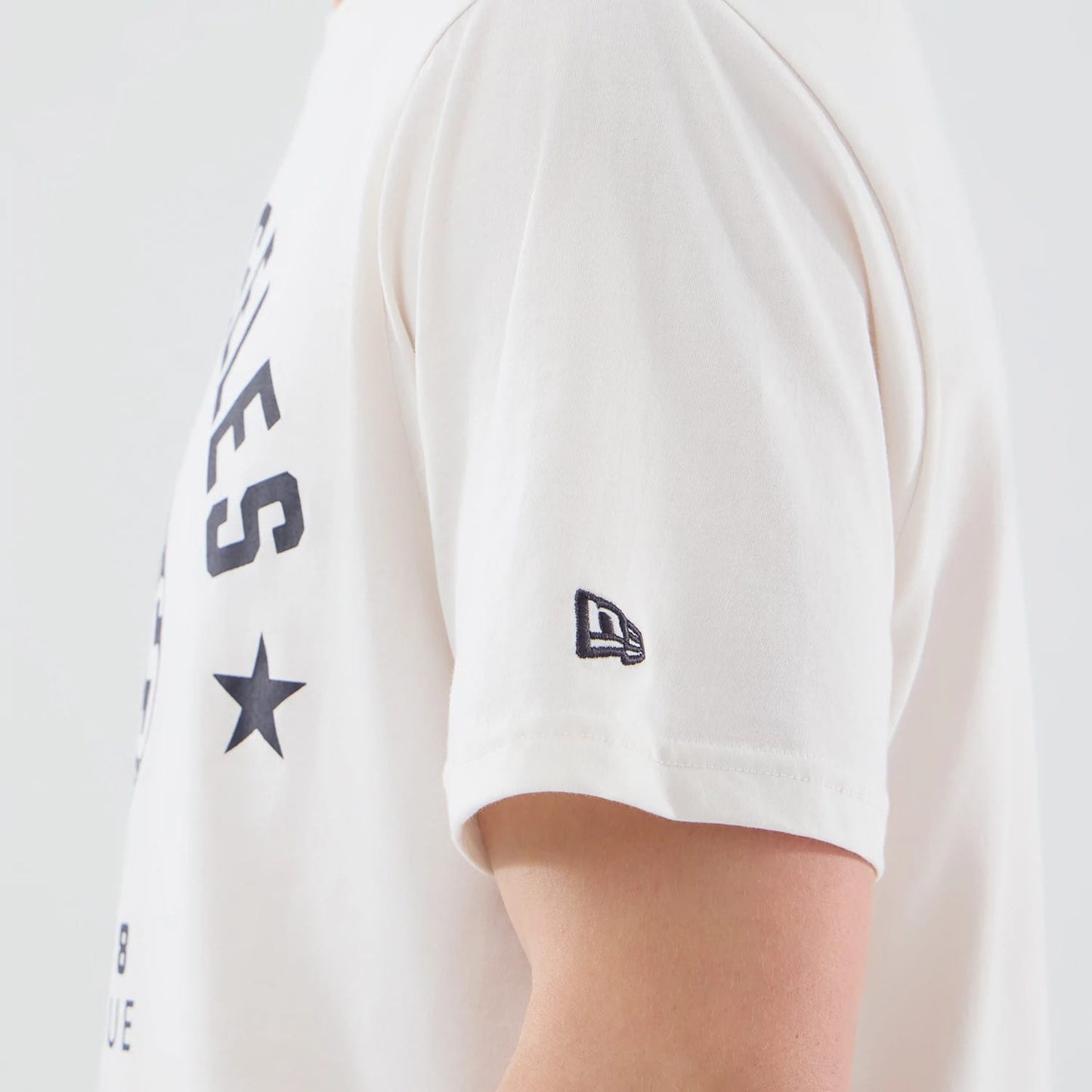 The model is wearing this MLB Graphic LA Dodgers T-Shirt in open white. 5