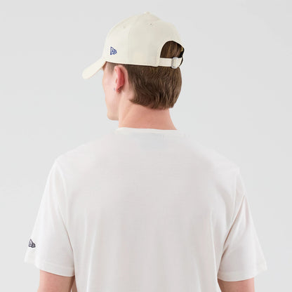 The model is wearing this MLB Graphic LA Dodgers T-Shirt in open white. 7